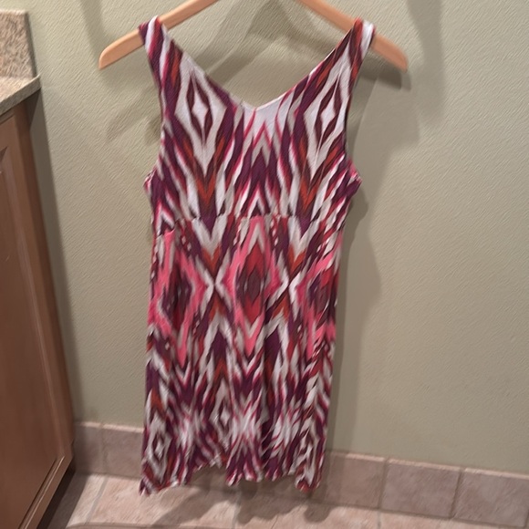 Athleta Pink and White Patterned Top - Picture 6 of 7